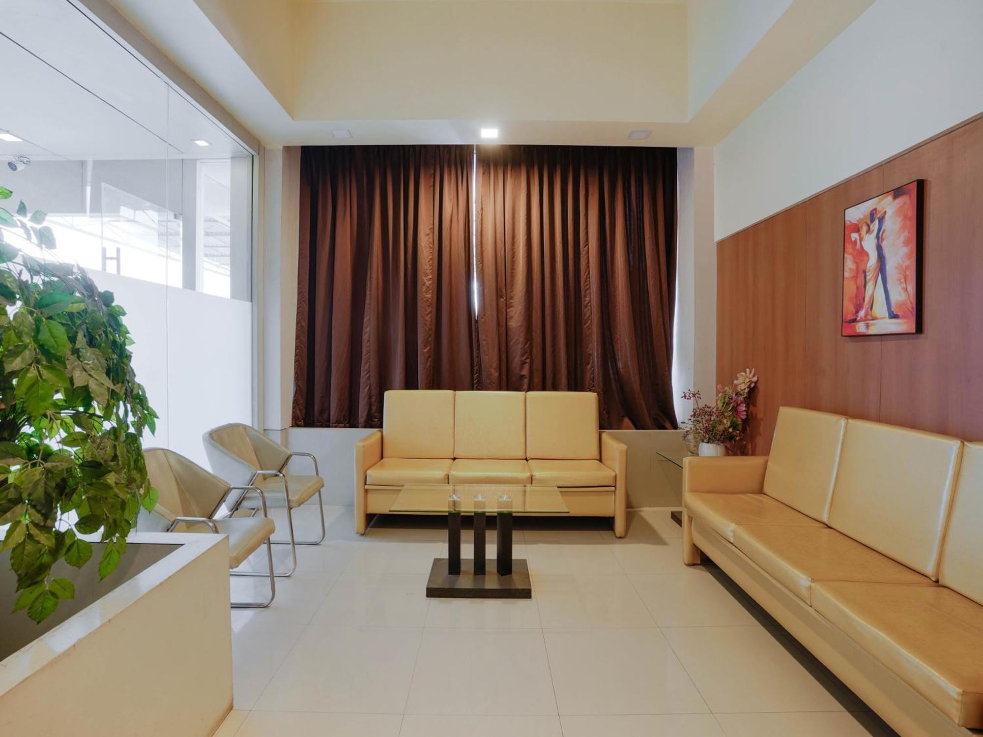 Aerotech Plaza Hotel 4*