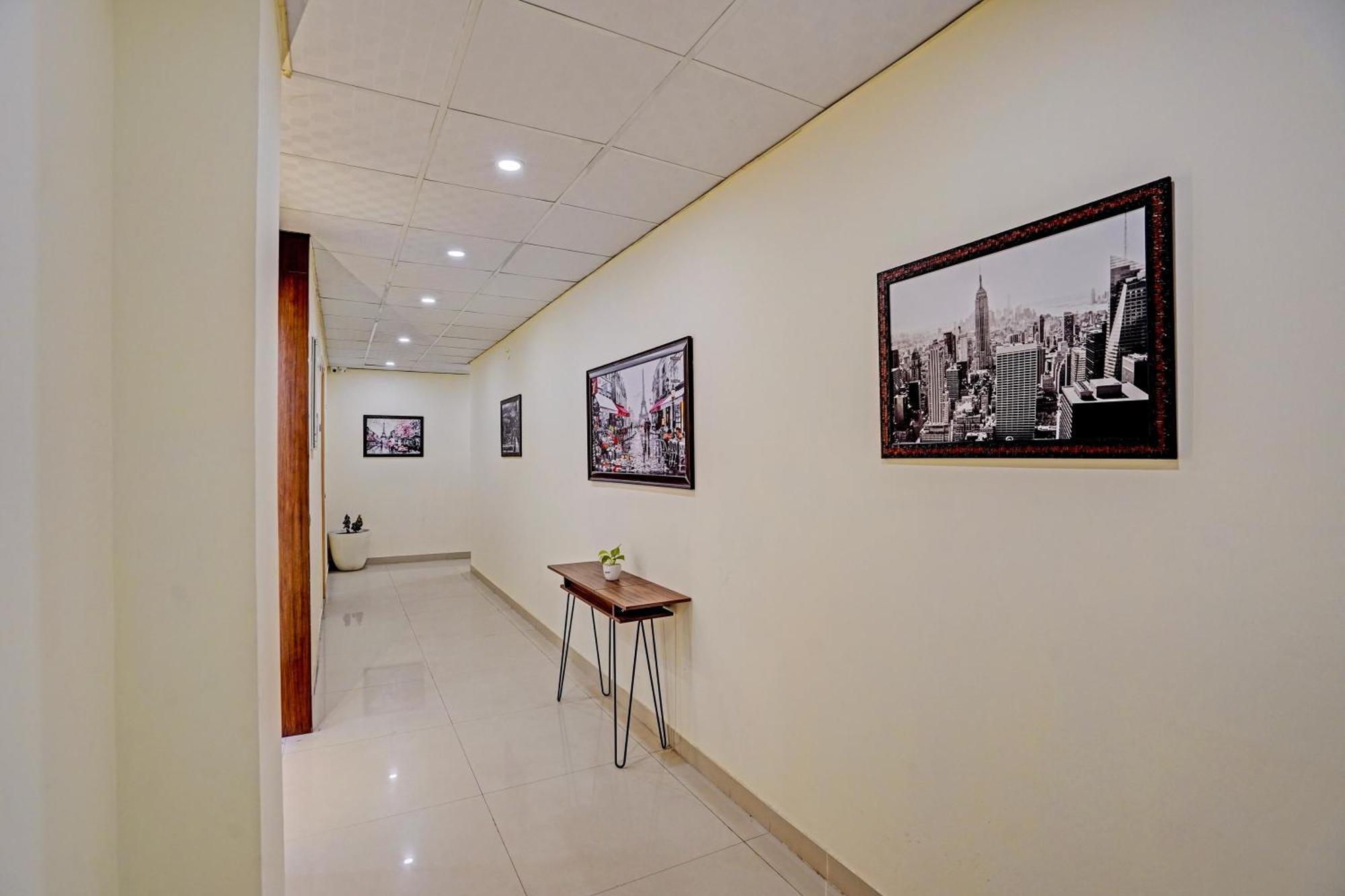 Hotel Aerotech Plaza New Delhi