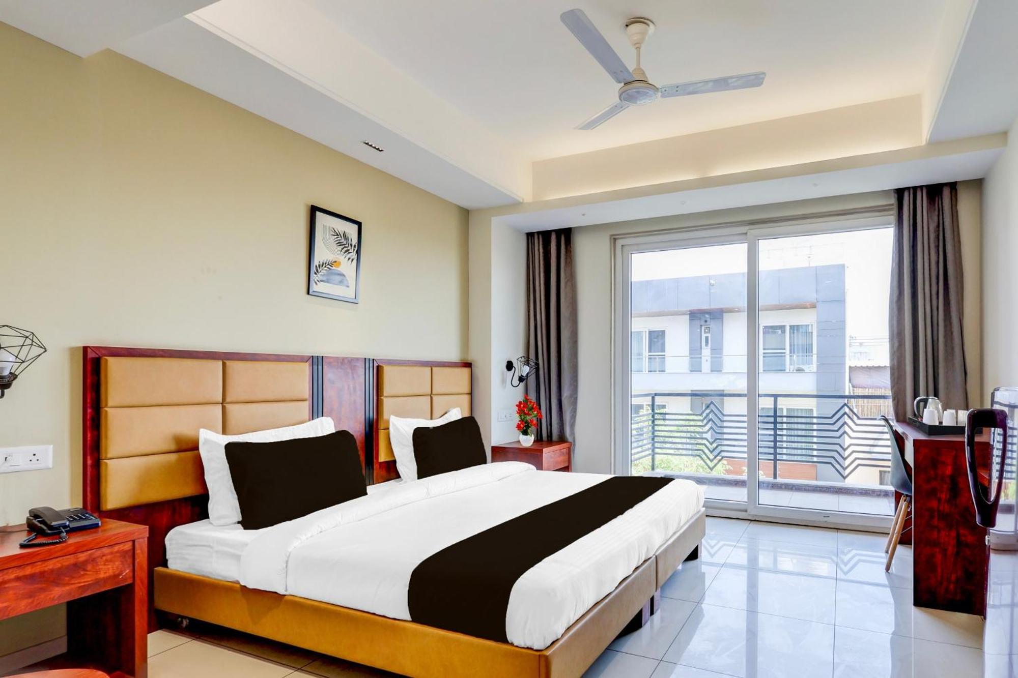 Aerotech Plaza Hotel 4*